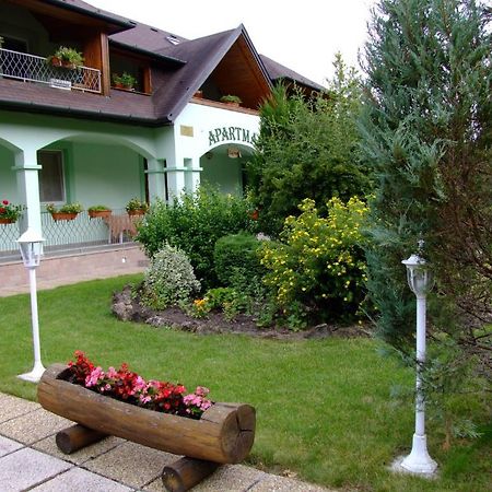 Rajna Apartmanhaz Богач Екстер'єр фото