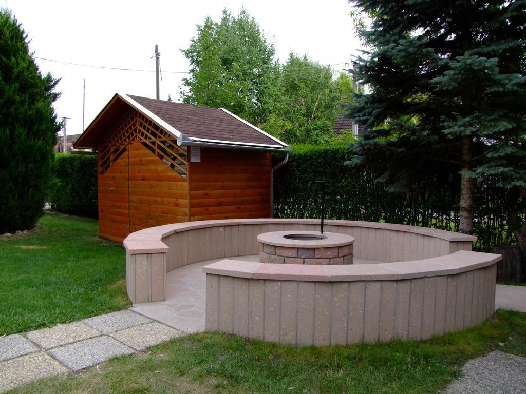 Rajna Apartmanhaz Богач Екстер'єр фото