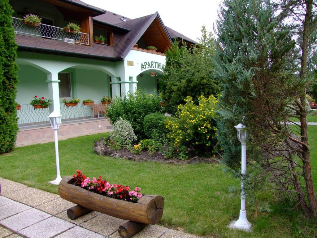 Rajna Apartmanhaz Богач Екстер'єр фото